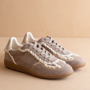 Oasis Society Elegant Lace-Accent Women's Sneakers New